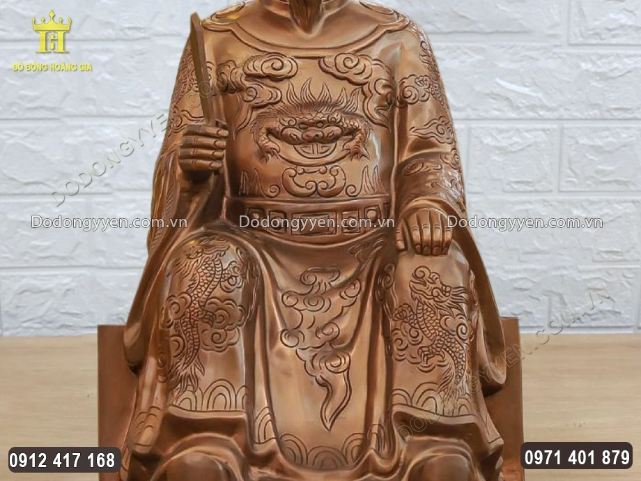 Từng họa tiết hoa văn được chạm khắc sắc n&eacute;t